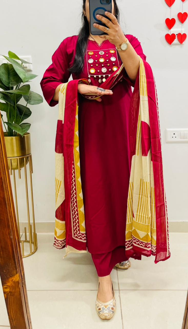 Maroon Kurta Pant Set with Printed Dupatta for Women | Elegant Ethnic Wear - Image 5