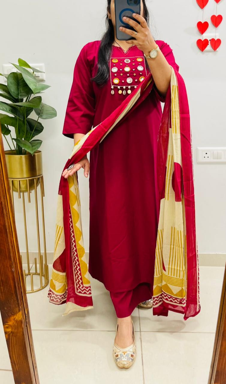 Maroon Kurta Pant Set with Printed Dupatta for Women | Elegant Ethnic Wear - Image 3