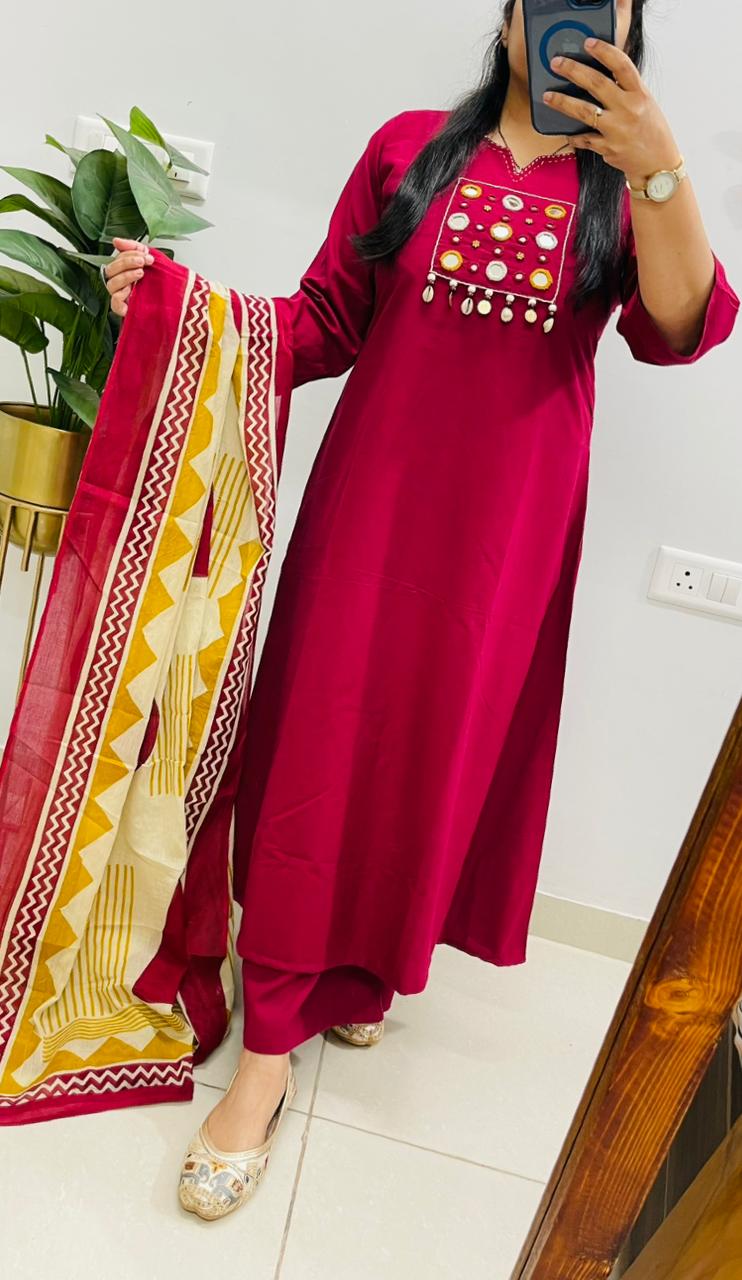 Maroon Kurta Pant Set with Printed Dupatta for Women | Elegant Ethnic Wear - Image 8