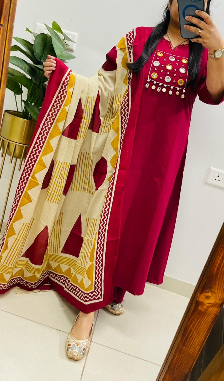 Maroon Kurta Pant Set with Printed Dupatta for Women | Elegant Ethnic Wear - Image 11