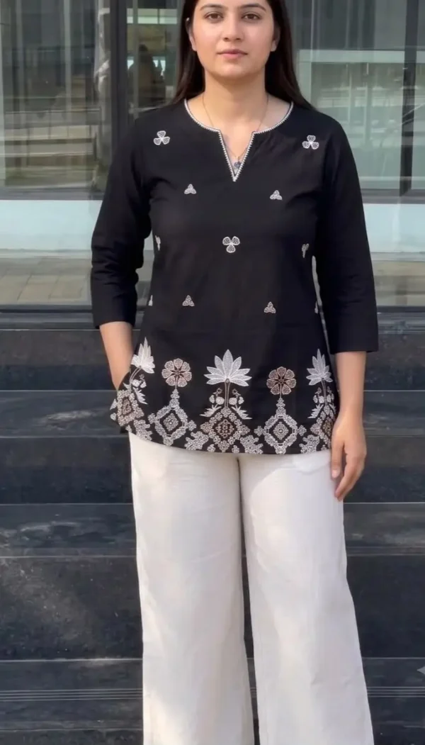 Women’s Embroidered Straight Kurti – Floral Embroidery Ethnic Kurta with 3/4 Sleeves